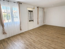 MAISON 3 CHAMBRES AVEC GARAGE ET JARDIN