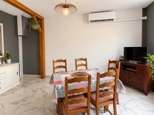 PAVILLON INDIVIDUEL AVEC TERRASSE ET GRANDES DÉPENDANCES