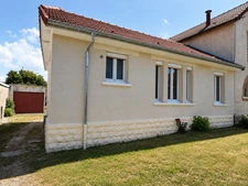 PAVILLON DE PLAIN PIED, 2 CHAMBRES, GARAGE ET JARDIN CLOS