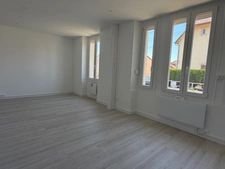 PAVILLON DE PLAIN PIED, 2 CHAMBRES, GARAGE ET JARDIN CLOS