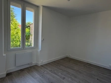 PAVILLON DE PLAIN PIED, 2 CHAMBRES, GARAGE ET JARDIN CLOS
