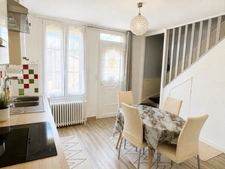 MAISON DE VILLE AVEC JARDIN