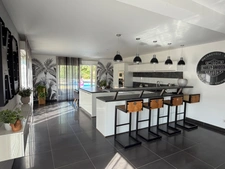 VILLA SUR PARC ARBORÉ AVEC PISCINE