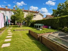 MAISON DE VILLE AVEC JARDIN