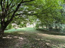 MAISON EN PIERRE 4 CHAMBRES AVEC GRANGE ET PARC ARBORÉ BORDÉ PAR UNE RIVIÈRE