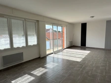 APPARTEMENT 3 CHAMBRES, CAVE, GARAGE, STATIONNEMENT ET JARDIN