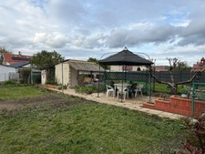JOLIE MAISON DE VILLE AVEC JARDIN