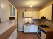 APPARTEMENT AVEC GRANDE PIÈCE DE VIE ET TERRASSE