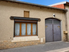 BELLE MAISON DE VILLAGE, 4 CHAMBRES, TERRASSE, JARDINET ET GRANGE
