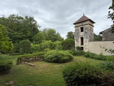 DEMEURE DE CARACTÈRE AVEC DEPENDANCES ET PARC ARBORÉ