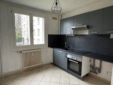 APPARTEMENT 3 CHAMBRES, BALCON, CAVE ET PLACE DE PARKING