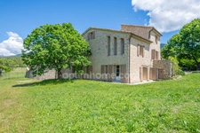 En pleine Nature, un Mas Provençal en pierres dans la Vallée de Thoard !