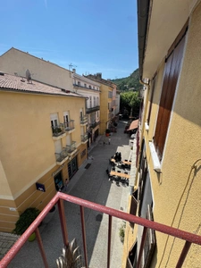 🏗️ DIGNE-LES-BAINS – PÉPITE INVESTISSEUR – T3 TRAVERSANT À RÉNOVER – 2 BALCONS – POTENTIEL 2 LOGEMENTS 