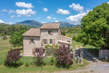 En pleine Nature, un Mas Provençal en pierres dans la Vallée de Thoard !
