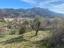Terrain constructible 633 m² libre constructeur – Vue panoramique Le Cousson & Oliveraie