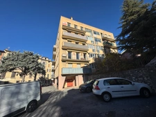 Appartement T4 lumineux avec ascenseur, cave et parking – Centre-ville de Digne-les-Bains