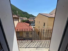 🏗️ DIGNE-LES-BAINS – PÉPITE INVESTISSEUR – T3 TRAVERSANT À RÉNOVER – 2 BALCONS – POTENTIEL 2 LOGEMENTS 