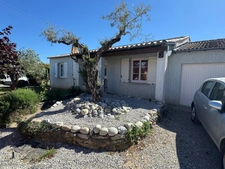 ☀️ EXCLUSIVITÉ – Charmante maison individuelle de plain-pied avec piscine et 2 garages à Peyruis ☀️