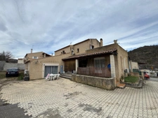 🚀 RARE : Spécial Investisseur – Rendement Brut 10% Champtercier (Lotissement Artisanal) | Maison de 3 appartements | 226 000 €