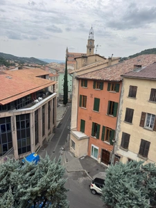Appartement T4 lumineux avec ascenseur, cave et parking – Centre-ville de Digne-les-Bains