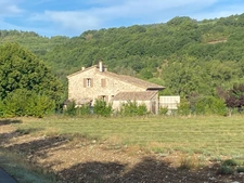 En pleine Nature, un Mas Provençal en pierres dans la Vallée de Thoard !