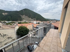 Appartement T4 lumineux avec ascenseur, cave et parking – Centre-ville de Digne-les-Bains