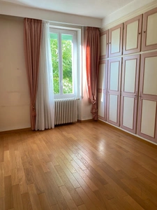 Villa Bourgeoise des Années 30 – 190 m², Proche Collège Gassendi – Digne-les-Bains