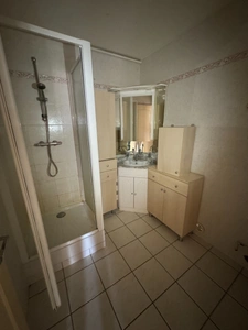 Appartement T4 lumineux avec ascenseur, cave et parking – Centre-ville de Digne-les-Bains