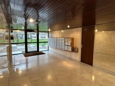 Résidence en bon état, F3 67 m² proche métro et commerces