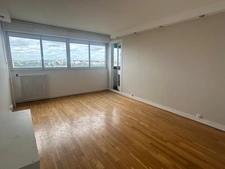 Résidence en bon état, F3 67 m² proche métro et commerces