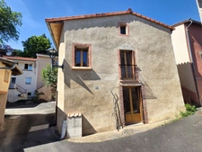 EXCLUSIVITE / Ravissante maison de village avec son petit garage  / 63800 Saint Bonnet les Allier