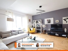 EXCLUSIVITE / Superbe maison de ville rénovée avec terrasse, cour, garage et cave / 63160 Billom