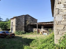 Exclusivité / Très beau corps de ferme avec terrain à rénover / 63520 St Jean des Ollières 