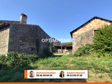 Exclusivité / Très beau corps de ferme avec terrain à rénover / 63520 St Jean des Ollières 