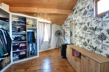 EXCLUSIVITE / Superbe maison avec dépendances, cour, terrasse et jardin / 63160 Chas