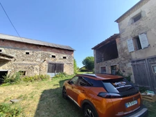 Exclusivité / Très beau corps de ferme avec terrain à rénover / 63520 St Jean des Ollières 