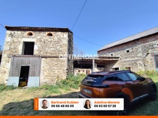 Exclusivité / Très beau corps de ferme avec terrain à rénover / 63520 St Jean des Ollières 
