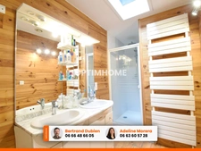 EXCLUSIVITE / Superbe maison de ville rénovée avec terrasse, cour, garage et cave / 63160 Billom