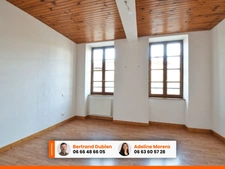Immeuble à vendre BILLOM (63) / Local commercial et Grand logement