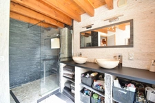 EXCLUSIVITE / Superbe maison avec dépendances, cour, terrasse et jardin / 63160 Chas