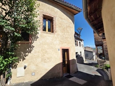 EXCLUSIVITE / Ravissante maison de village avec son petit garage  / 63800 Saint Bonnet les Allier