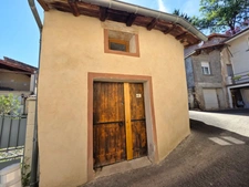 EXCLUSIVITE / Ravissante maison de village avec son petit garage  / 63800 Saint Bonnet les Allier