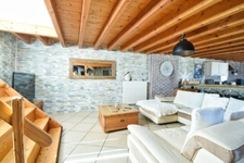 EXCLUSIVITE / Superbe maison avec dépendances, cour, terrasse et jardin / 63160 Chas