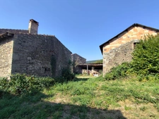 Exclusivité / Très beau corps de ferme avec terrain à rénover / 63520 St Jean des Ollières 