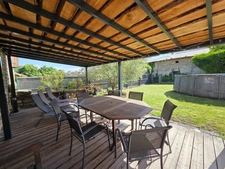 EXCLUSIVITE / Superbe maison avec dépendances, cour, terrasse et jardin / 63160 Chas
