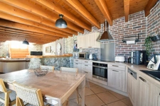 EXCLUSIVITE / Superbe maison avec dépendances, cour, terrasse et jardin / 63160 Chas