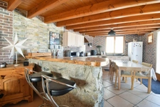 EXCLUSIVITE / Superbe maison avec dépendances, cour, terrasse et jardin / 63160 Chas