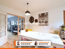 EXCLUSIVITE / Superbe maison de ville rénovée avec terrasse, cour, garage et cave / 63160 Billom