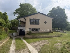 Maison de plain-pied avec terrain et sous-sol à Camiers 