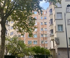 4 pièces de 83m2 traversant, avec ascenseur, gardien, cave et local à vélos.